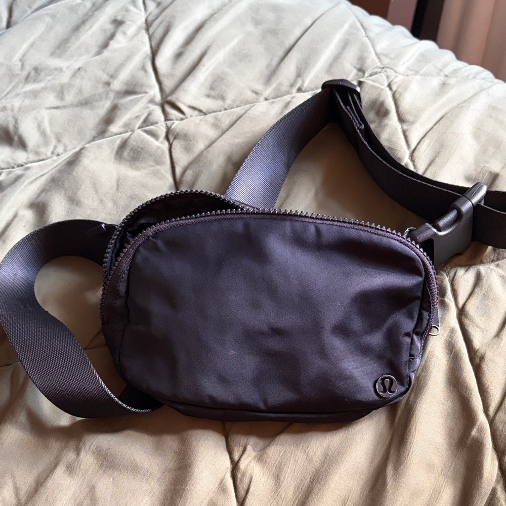 lululemon black belt bag